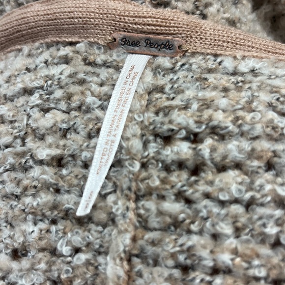 NEW FREE PEOPLE Sweater Oversized with 3/4 Sleeves - Picture 5 of 5
